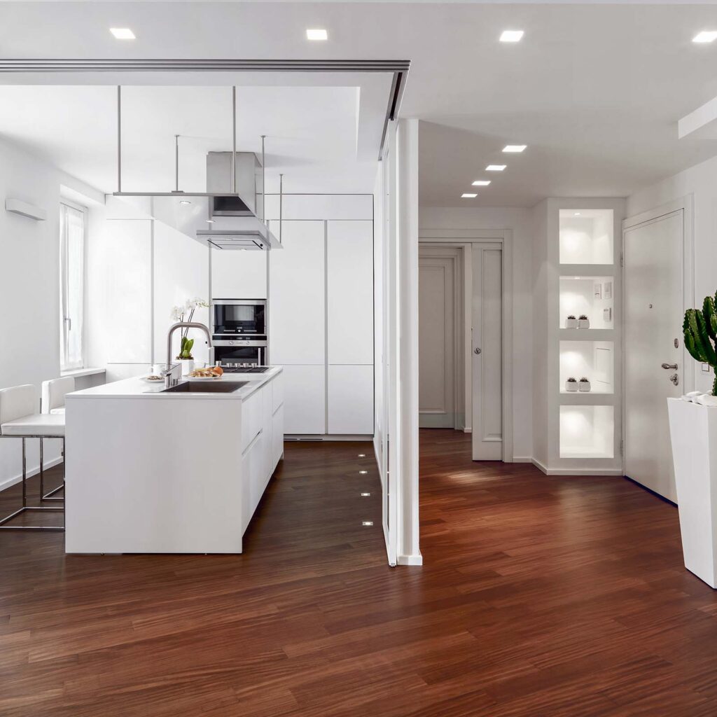 interiors-of-the-modern-kitchen-P454J6R.jpg